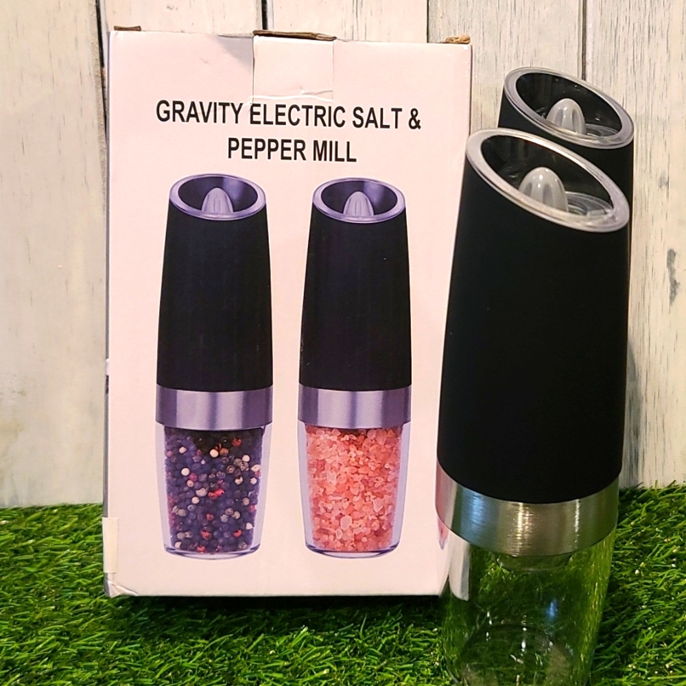 SALT PEPPER MILL Battery Operated Adjustable Grinder Corseness NWT Blue LED